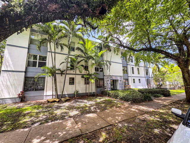 235 Antilla Condo photo 2